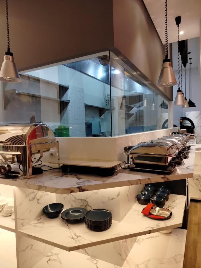 Moritz Biz Gandaria Hotel Jakarta Bagian luar foto